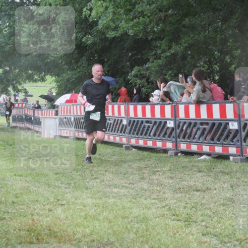 21.06.2025 - 27. Vierlanden-Triathlon KatJ http://msf.ph/oto/8032408 15.06.2025 13:43:12 Ziel 720, 801 meine-sportfotos.de