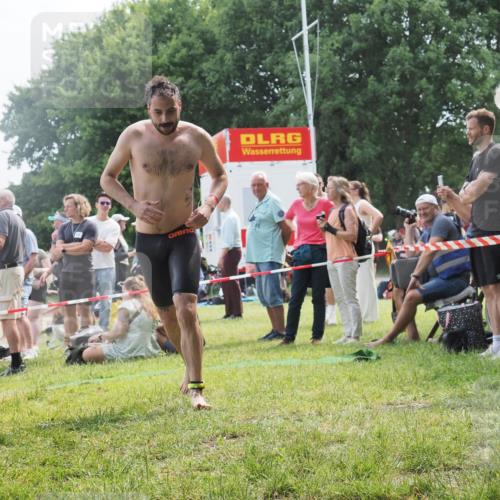 15.06.2025 - 27. Vierlanden-Triathlon KatJ http://msf.ph/oto/8032410 15.06.2025 11:12:38 Schwimmen 968 meine-sportfotos.de