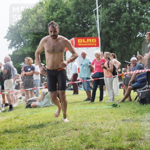 15.06.2025 - 27. Vierlanden-Triathlon KatJ http://msf.ph/oto/8032416 15.06.2025 11:12:38 Schwimmen 968 meine-sportfotos.de
