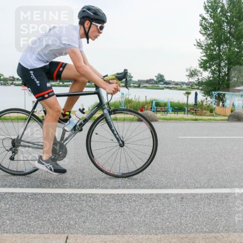 15.06.2025 - 27. Vierlanden-Triathlon H.Heesch http://msf.ph/oto/8032432 15.06.2025 10:39:47 Radfahren 153, 260, 357 meine-sportfotos.de