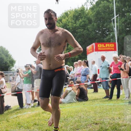 15.06.2025 - 27. Vierlanden-Triathlon KatJ http://msf.ph/oto/8032436 15.06.2025 11:12:39 Schwimmen 968 meine-sportfotos.de