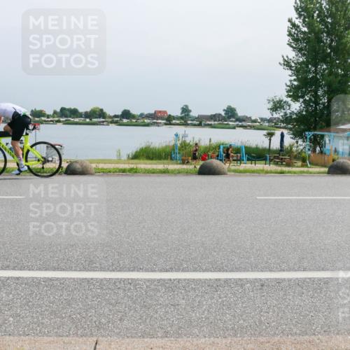 21.06.2025 - 27. Vierlanden-Triathlon H.Heesch http://msf.ph/oto/8032438 15.06.2025 11:37:05 Radfahren 125, 713 meine-sportfotos.de