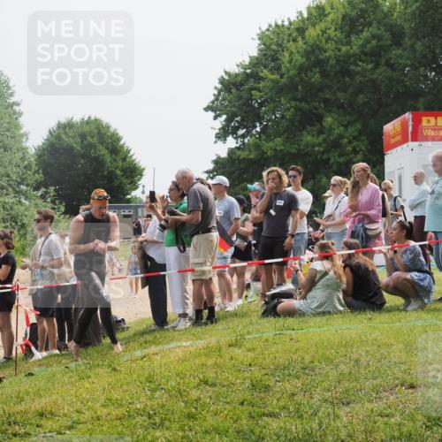 15.06.2025 - 27. Vierlanden-Triathlon KatJ http://msf.ph/oto/8032439 15.06.2025 11:12:50 Schwimmen 858, 928, 982 meine-sportfotos.de