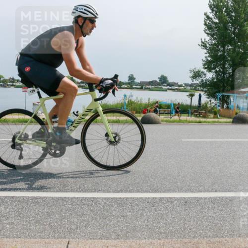 21.06.2025 - 27. Vierlanden-Triathlon H.Heesch http://msf.ph/oto/8032446 15.06.2025 11:37:06 Radfahren 125, 713 meine-sportfotos.de