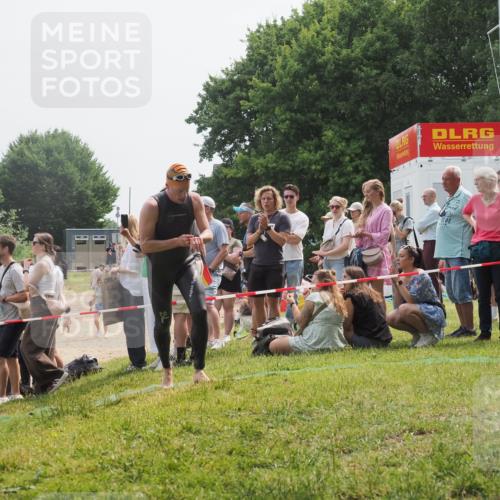 15.06.2025 - 27. Vierlanden-Triathlon KatJ http://msf.ph/oto/8032448 15.06.2025 11:12:51 Schwimmen 858, 928, 982 meine-sportfotos.de