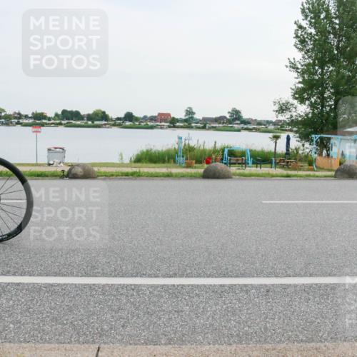 15.06.2025 - 27. Vierlanden-Triathlon H.Heesch http://msf.ph/oto/8032449 15.06.2025 10:39:50 Radfahren 153, 260, 357 meine-sportfotos.de