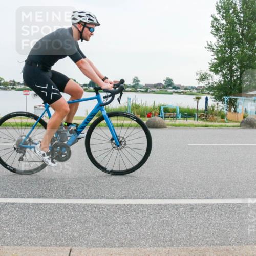 15.06.2025 - 27. Vierlanden-Triathlon H.Heesch http://msf.ph/oto/8032454 15.06.2025 10:39:50 Radfahren 153, 260, 357 meine-sportfotos.de
