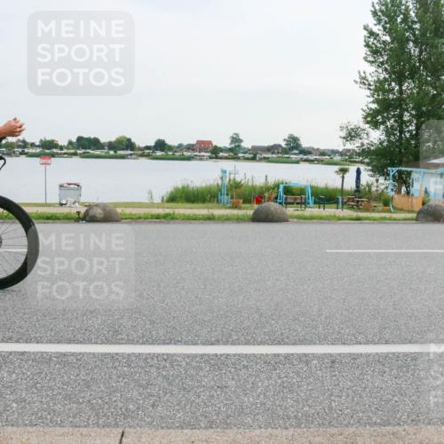 15.06.2025 - 27. Vierlanden-Triathlon H.Heesch http://msf.ph/oto/8032455 15.06.2025 10:39:51 Radfahren 153, 260, 357 meine-sportfotos.de