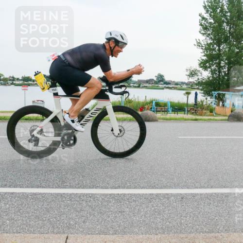 15.06.2025 - 27. Vierlanden-Triathlon H.Heesch http://msf.ph/oto/8032456 15.06.2025 10:39:51 Radfahren 153, 260, 357 meine-sportfotos.de