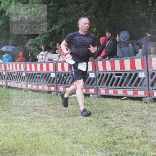 21.06.2025 - 27. Vierlanden-Triathlon KatJ http://msf.ph/oto/8032457 15.06.2025 13:43:14 Ziel 720, 801 meine-sportfotos.de