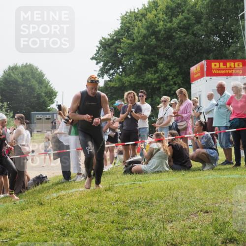 15.06.2025 - 27. Vierlanden-Triathlon KatJ http://msf.ph/oto/8032461 15.06.2025 11:12:51 Schwimmen 858, 928, 982 meine-sportfotos.de