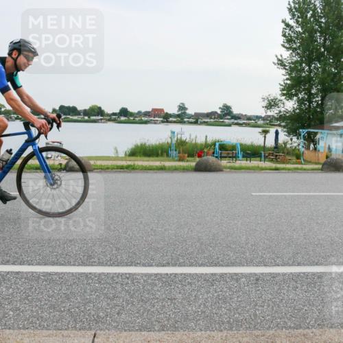 15.06.2025 - 27. Vierlanden-Triathlon H.Heesch http://msf.ph/oto/8032465 15.06.2025 10:40:05 Radfahren 277 meine-sportfotos.de