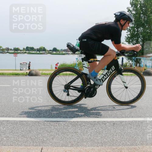 21.06.2025 - 27. Vierlanden-Triathlon H.Heesch http://msf.ph/oto/8032472 15.06.2025 11:37:22 Radfahren 741 meine-sportfotos.de