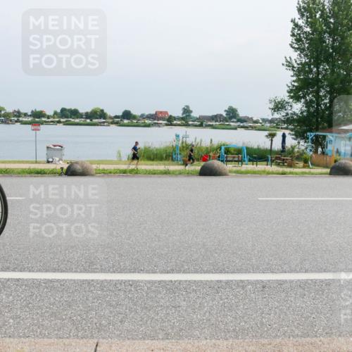 21.06.2025 - 27. Vierlanden-Triathlon H.Heesch http://msf.ph/oto/8032493 15.06.2025 11:37:37 Radfahren 90, 686, 727 meine-sportfotos.de