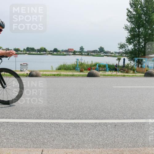 21.06.2025 - 27. Vierlanden-Triathlon H.Heesch http://msf.ph/oto/8032502 15.06.2025 11:37:40 Radfahren 90, 727 meine-sportfotos.de