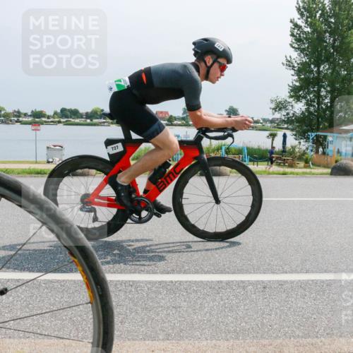 21.06.2025 - 27. Vierlanden-Triathlon H.Heesch http://msf.ph/oto/8032507 15.06.2025 11:37:40 Radfahren 90, 727 meine-sportfotos.de