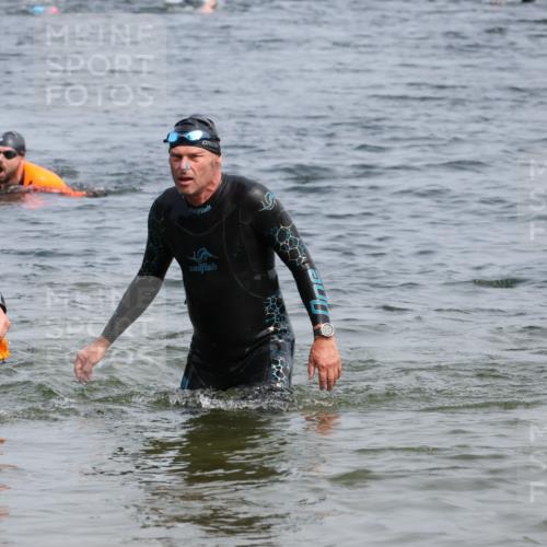 15.06.2025 - 27. Vierlanden-Triathlon Lena Gebhardt http://msf.ph/oto/8032517 15.06.2025 11:14:41 Schwimmen  meine-sportfotos.de