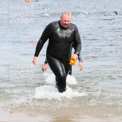 15.06.2025 - 27. Vierlanden-Triathlon Lena Gebhardt http://msf.ph/oto/8032524 15.06.2025 11:14:45 Schwimmen 812 meine-sportfotos.de