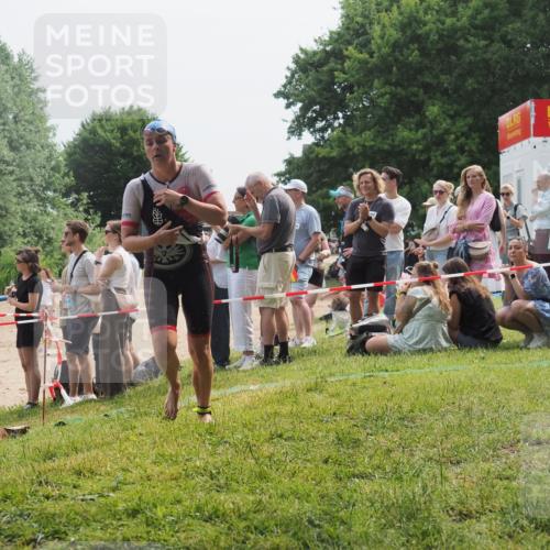 15.06.2025 - 27. Vierlanden-Triathlon KatJ http://msf.ph/oto/8032527 15.06.2025 11:12:55 Schwimmen 858, 928, 982 meine-sportfotos.de
