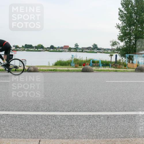 15.06.2025 - 27. Vierlanden-Triathlon H.Heesch http://msf.ph/oto/8032530 15.06.2025 10:40:20 Radfahren 132 meine-sportfotos.de