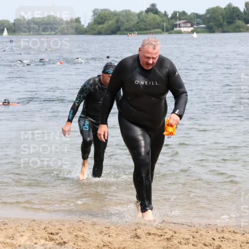 15.06.2025 - 27. Vierlanden-Triathlon Lena Gebhardt http://msf.ph/oto/8032537 15.06.2025 11:14:47 Schwimmen 812 meine-sportfotos.de