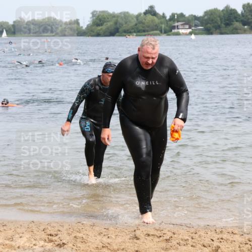 15.06.2025 - 27. Vierlanden-Triathlon Lena Gebhardt http://msf.ph/oto/8032541 15.06.2025 11:14:47 Schwimmen 812 meine-sportfotos.de
