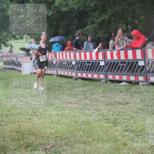 21.06.2025 - 27. Vierlanden-Triathlon KatJ http://msf.ph/oto/8032543 15.06.2025 13:43:24 Ziel 144, 945 meine-sportfotos.de