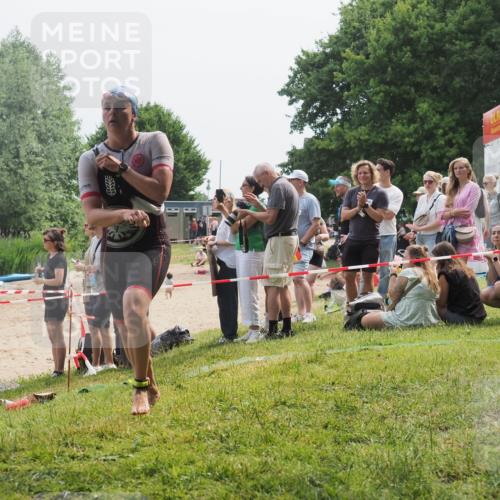 15.06.2025 - 27. Vierlanden-Triathlon KatJ http://msf.ph/oto/8032545 15.06.2025 11:12:55 Schwimmen 858, 928, 982 meine-sportfotos.de