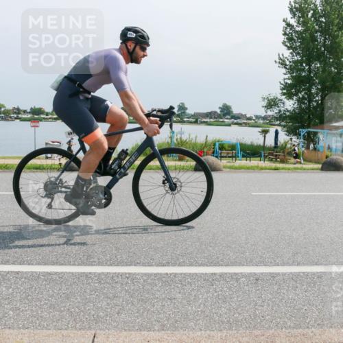 21.06.2025 - 27. Vierlanden-Triathlon H.Heesch http://msf.ph/oto/8032555 15.06.2025 11:37:52 Radfahren 691, 759, 854, 900 meine-sportfotos.de
