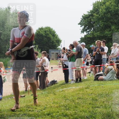 15.06.2025 - 27. Vierlanden-Triathlon KatJ http://msf.ph/oto/8032559 15.06.2025 11:12:55 Schwimmen 858, 928, 982 meine-sportfotos.de
