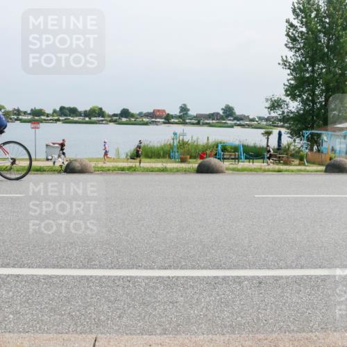 21.06.2025 - 27. Vierlanden-Triathlon H.Heesch http://msf.ph/oto/8032561 15.06.2025 11:37:53 Radfahren 691, 759, 854, 900 meine-sportfotos.de