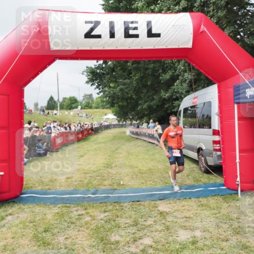 21.06.2025 - 27. Vierlanden-Triathlon MichiJ http://msf.ph/oto/8032562 15.06.2026 12:51:19 Ziel 129 meine-sportfotos.de