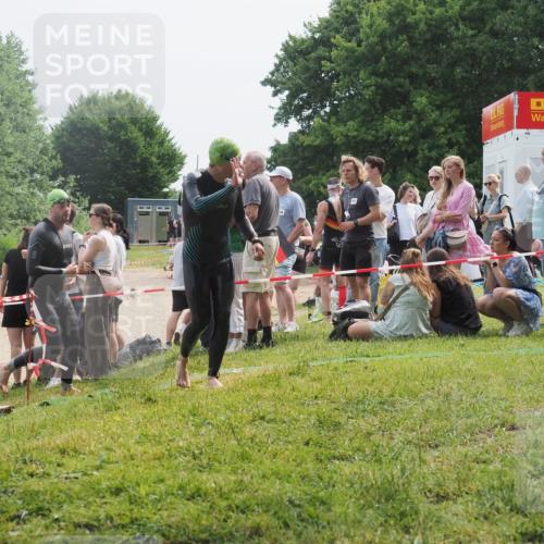 15.06.2025 - 27. Vierlanden-Triathlon KatJ http://msf.ph/oto/8032574 15.06.2025 11:13:03 Schwimmen 655, 780, 982 meine-sportfotos.de