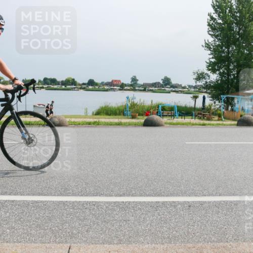21.06.2025 - 27. Vierlanden-Triathlon H.Heesch http://msf.ph/oto/8032584 15.06.2025 11:38:12 Radfahren 644 meine-sportfotos.de