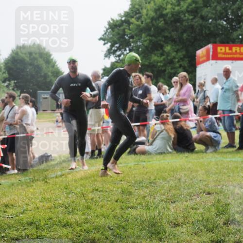 15.06.2025 - 27. Vierlanden-Triathlon KatJ http://msf.ph/oto/8032613 15.06.2025 11:13:04 Schwimmen 655, 780 meine-sportfotos.de