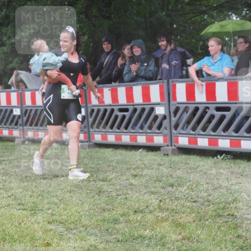 21.06.2025 - 27. Vierlanden-Triathlon KatJ http://msf.ph/oto/8032614 15.06.2025 13:43:26 Ziel 144, 945 meine-sportfotos.de