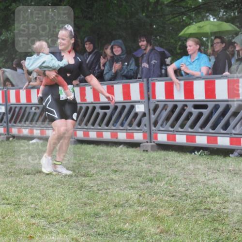 21.06.2025 - 27. Vierlanden-Triathlon KatJ http://msf.ph/oto/8032618 15.06.2025 13:43:26 Ziel 144, 945 meine-sportfotos.de