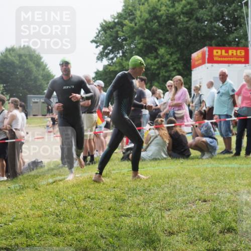 15.06.2025 - 27. Vierlanden-Triathlon KatJ http://msf.ph/oto/8032620 15.06.2025 11:13:04 Schwimmen 655, 780 meine-sportfotos.de
