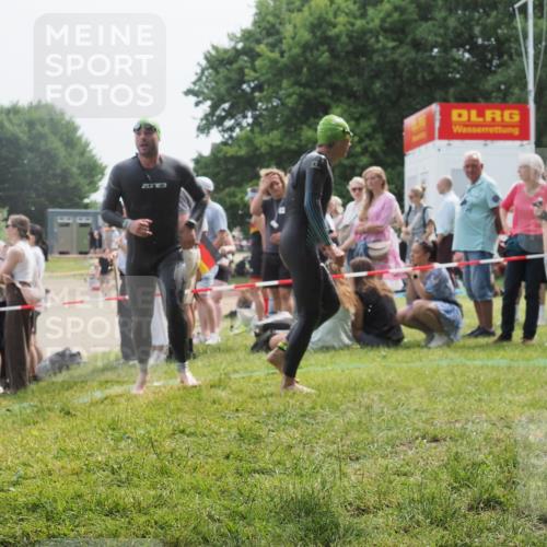 15.06.2025 - 27. Vierlanden-Triathlon KatJ http://msf.ph/oto/8032631 15.06.2025 11:13:04 Schwimmen 655, 780 meine-sportfotos.de