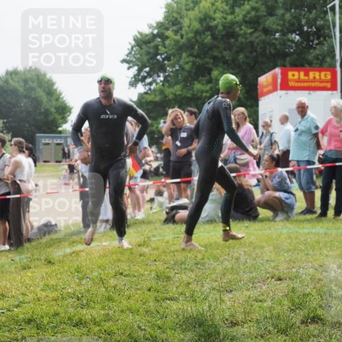 15.06.2025 - 27. Vierlanden-Triathlon KatJ http://msf.ph/oto/8032635 15.06.2025 11:13:05 Schwimmen 655, 780 meine-sportfotos.de