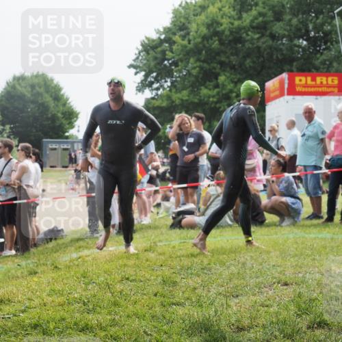 15.06.2025 - 27. Vierlanden-Triathlon KatJ http://msf.ph/oto/8032639 15.06.2025 11:13:05 Schwimmen 655, 780 meine-sportfotos.de