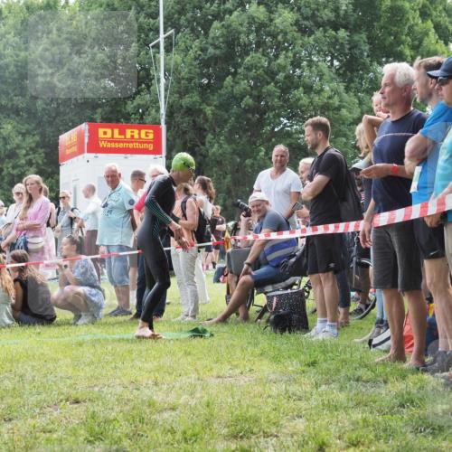 15.06.2025 - 27. Vierlanden-Triathlon KatJ http://msf.ph/oto/8032642 15.06.2025 11:13:07 Schwimmen 655, 780 meine-sportfotos.de