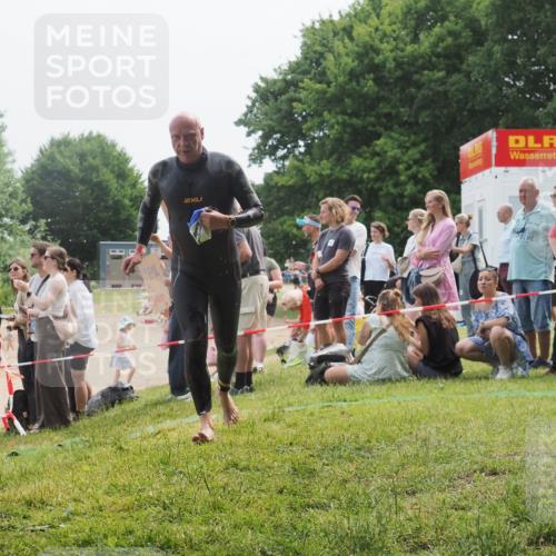 15.06.2025 - 27. Vierlanden-Triathlon KatJ http://msf.ph/oto/8032673 15.06.2025 11:13:48 Schwimmen 966 meine-sportfotos.de