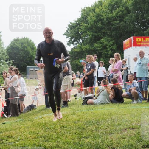 15.06.2025 - 27. Vierlanden-Triathlon KatJ http://msf.ph/oto/8032681 15.06.2025 11:13:48 Schwimmen 966 meine-sportfotos.de