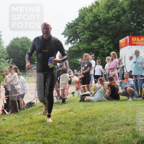 15.06.2025 - 27. Vierlanden-Triathlon KatJ http://msf.ph/oto/8032689 15.06.2025 11:13:49 Schwimmen 966 meine-sportfotos.de