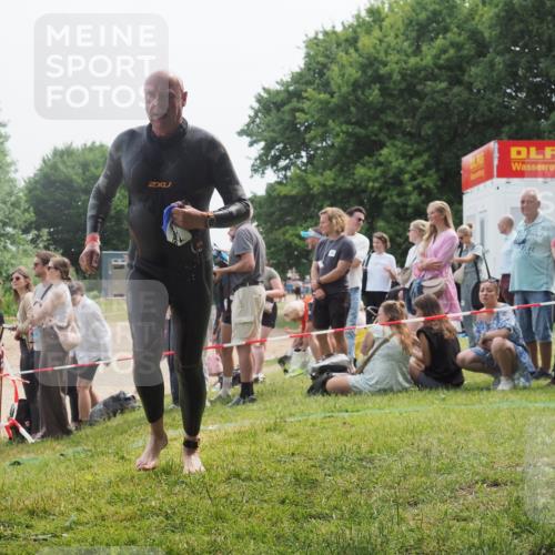15.06.2025 - 27. Vierlanden-Triathlon KatJ http://msf.ph/oto/8032692 15.06.2025 11:13:49 Schwimmen 966 meine-sportfotos.de