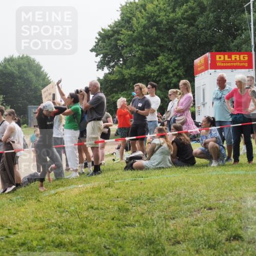 15.06.2025 - 27. Vierlanden-Triathlon KatJ http://msf.ph/oto/8032706 15.06.2025 11:14:04 Schwimmen 800, 920 meine-sportfotos.de