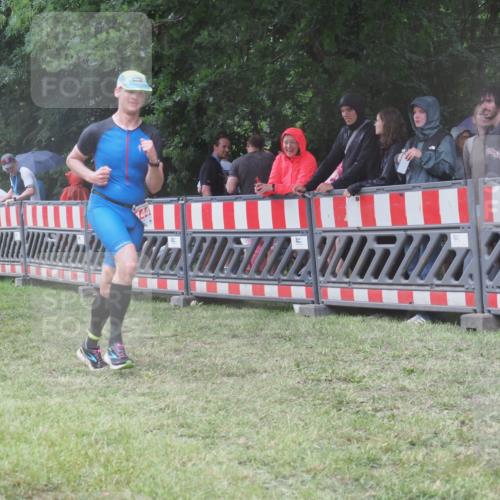 21.06.2025 - 27. Vierlanden-Triathlon KatJ http://msf.ph/oto/8032708 15.06.2025 13:43:32 Ziel 144 meine-sportfotos.de