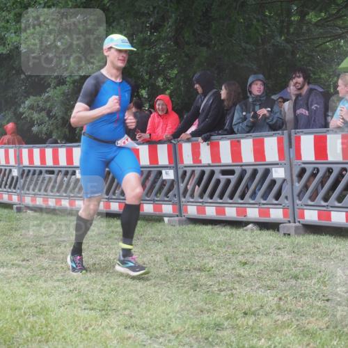 21.06.2025 - 27. Vierlanden-Triathlon KatJ http://msf.ph/oto/8032724 15.06.2025 13:43:32 Ziel 144 meine-sportfotos.de