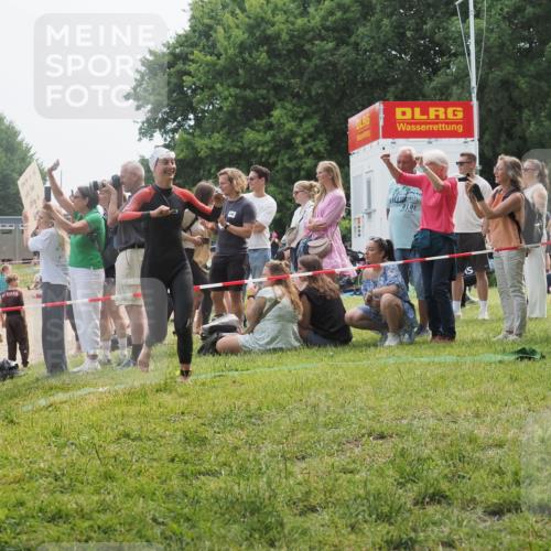 15.06.2025 - 27. Vierlanden-Triathlon KatJ http://msf.ph/oto/8032729 15.06.2025 11:14:05 Schwimmen 800, 904, 920 meine-sportfotos.de